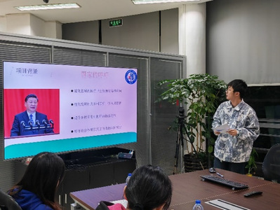 钱逸峰同学介绍项目“‘药安康’乡村儿童合理用药平台建设” 钱逸峰同学介绍项目“‘药安康’乡村儿童合理用药平台建设”